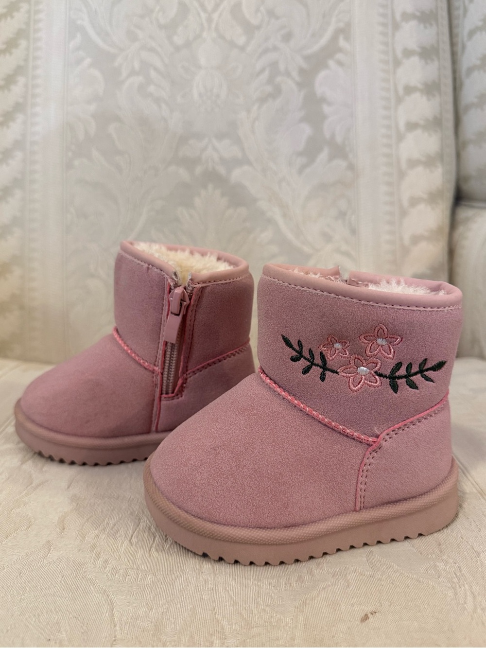 Baby Pink Floral Embroidered Baby Boots💕✨ - Picture 2 of 5